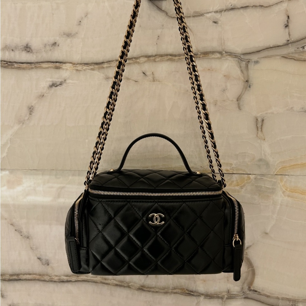 Chanel Vanity case. Black
